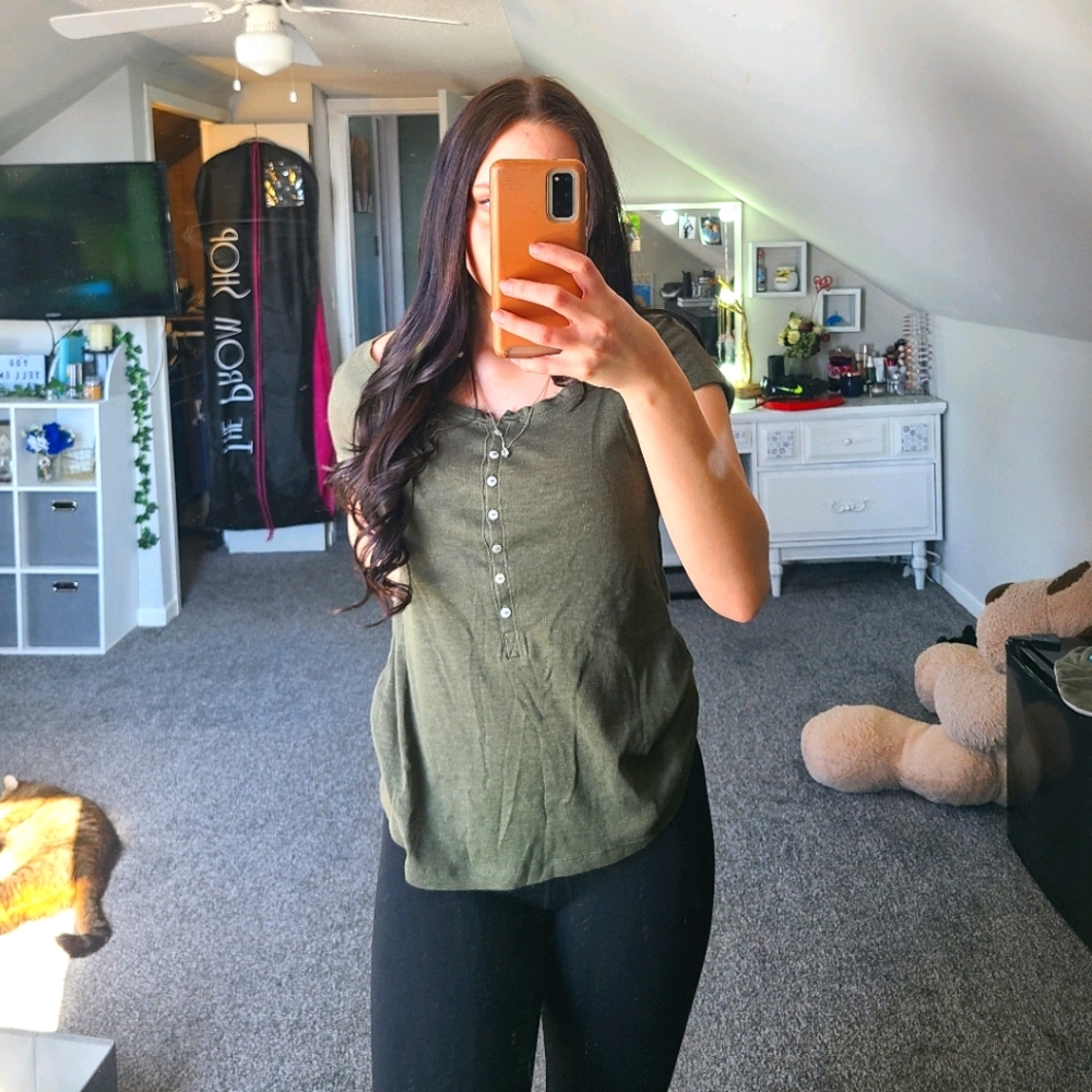 Green button t-shirt